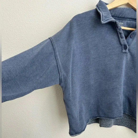 Aerie Cropped Raw Hem Collared Long Sleeve - Medium - Picture 3 of 4
